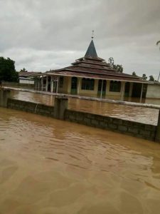 banjir juga merendam Mesjid di Pulau Obi