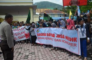 KNPI Malut dan OKP Kepung RSUD Chasan Boesoirie, Gubernur Didesak Copot Direktur