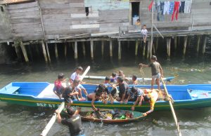 “Gembok” Bereaksi Bersihkan Sampah