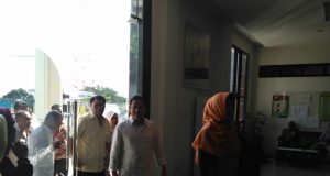 Dijaga Ketat Polisi, Demonstrasi Warnai Sidang AHM