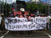 Tuntut Fungsikan Jiko Malamo, Mahasiswa dan Warga Hiri Demo Kantor Walikota Ternate