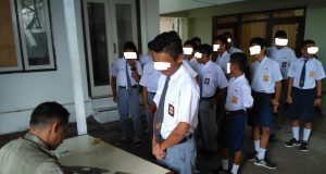 Belasan Pelajar Terjaring Rajia, Dua Diantaranya Tertangkap Tangan Membeli Minuman Keras