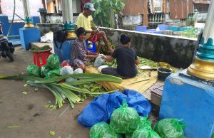 Mendulang Rejeki di Area Pekuburan