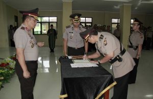 Kapolda Lantik Direktur Sabhara dan Serah Terima Direktur Narkoba Polda Malut