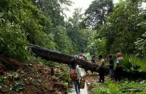 Jalan Payahe Weda Kembali Longsor