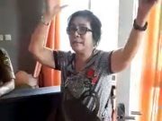 Truk Terbalik, Nenek Cantik Ancam Polisikan Pemerintah Daerah