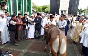 Walikota Ternate Sholat Ied di Mesjid Almunawar