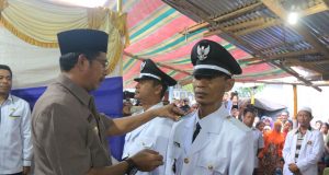 Dua Kades Halsel Dilantik, Bupati Beri Bantuan Sarana Perikanan