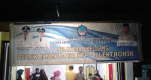 Kejar Target Dukcapil Halsel Keliling Desa Rekam Data KTP Elektronik