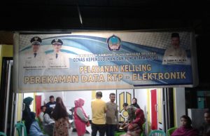 Kejar Target Dukcapil Halsel Keliling Desa Rekam Data KTP Elektronik