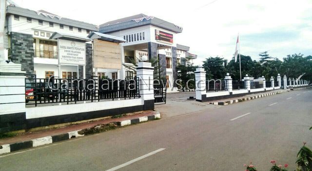 Bupati Sering Keluar Daerah, Warga Kecewa