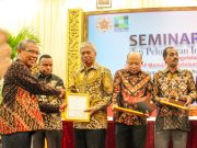 UGM beri Penghargaan Kepada Walikota Ternate