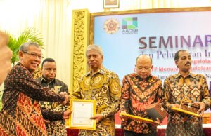 UGM beri Penghargaan Kepada Walikota Ternate