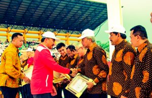 Terus Ukir Prestasi Walikota Ternate Kembali Raih Penghargaan Dari Kemenpora