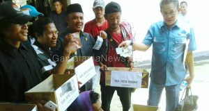 Aksi Jong Morotai Galang Koin Untuk Honorer