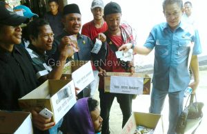 Aksi Jong Morotai Galang Koin Untuk Honorer