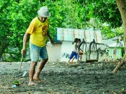 Abas Masud Setia Merawat Pantai Ake Rica