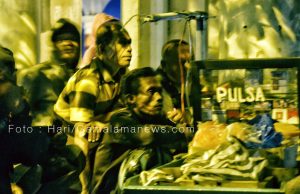 Ratusan Masyarakat Antusias Nonton Film G30S PKI