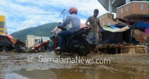 PUPR di Demo, Kadis Optimis Sebelum Desember Jalan Ternate Beach Selesai