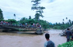 Jembatan Jikotamo Putus Dihantam Banjir