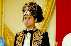 Jokowi Disambut 3 Adat Kesultanan Bacan