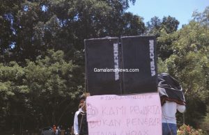 Komunitas Jurnalis Halsel Demo Kantor Bupati