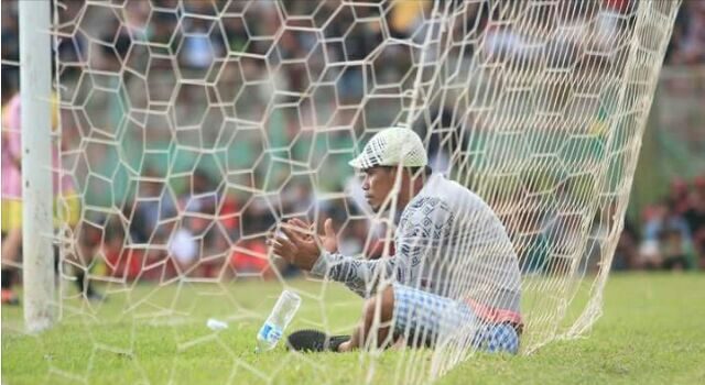 Aksi Unik Suporter saat Perang Bintang Persiter All Star vs Tulehu All Star