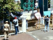 Warga Tarau Tersinggung, Kantor Walikota di Demo