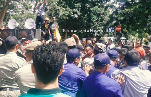 Warga 5 Desa Protes, Desak DPRD dan Pemda Halbar Keluarkan Rekom 5 Desa Masuk Halut