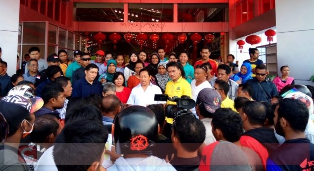 AHM Blusukan di Pasar Tobelo