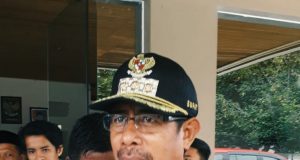Bupati Halsel Bimbang