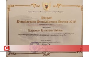 Lagi Halsel Terima Penghargaan