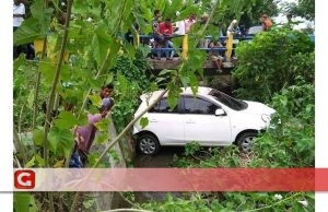 Diduga Pengemudi Ngantuk, Mobil Terjun dan Terperosok ke Dalam Kali Mati