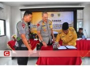 Walikota Serahkan Berita Acara dan SK Penetapan Hibah Tanah SPN ke Polri