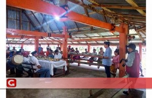 Bupati Danny Hadiri Pemasangan Bumbungan Sasadu Idamdehe Gamsungi