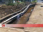 Diduga Ulah Kontraktor, Pipa Induk Rusak, Pasokan Air ke Warga Perumahan Kalipitu Terganggu