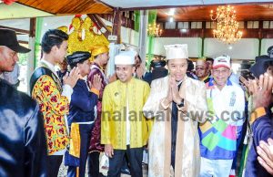 Gantengnya Menpora Berbalut Baju Adat Ternate