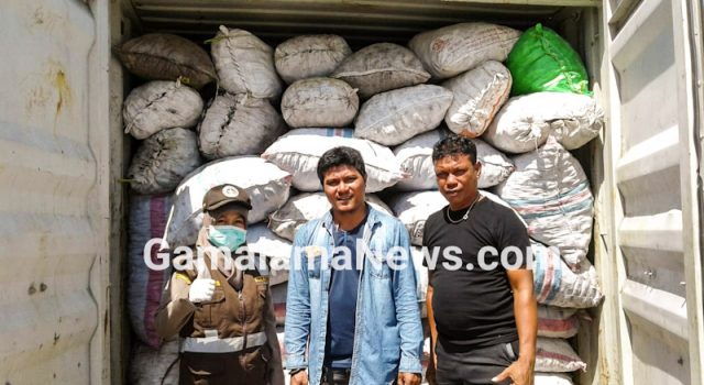 Semakin Nyata Kerja Perumda Aman Mandiri, 101 Ton Kopra Asap di Kirim ke Surabaya