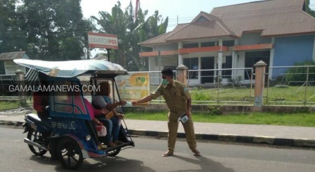 Abu Gunung Dukono Ganggu Aktifitas Warga Tobelo, BPBD Halut Bagi-Bagi Masker