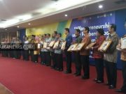 Punya Komitmen dalam Inovasi Publik, Walikota Tidore dapat Penghargaan