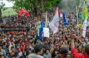 Harga Kopra Anjlok, Ribuan Mahasiswa Turun ke Jalan