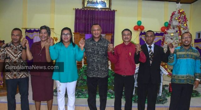 Wawali Tikep, Hadiri Perayaan Natal di Desa Lola, Oba Tengah