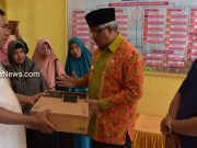 Peduli Pendidikan, Wali Kota Serahkan Bantuan Komputer dan Printer secara Pribadi ke Sekolah