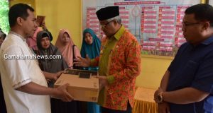 Peduli Pendidikan, Wali Kota Serahkan Bantuan Komputer dan Printer secara Pribadi ke Sekolah