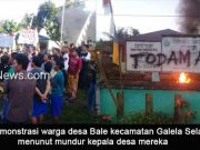 Kepala Desa Bale di Demo Warga