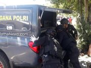 Gegana Polda Malut Berhasil Evakuasi Dugaan Bahan Peledak di Desa Gura