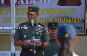 Sambangi SMP 1 Tobelo, Danrem 152 Babullah Pimpin Upacara Bendera