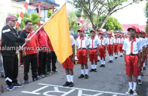 Sekda Tikep Lepas 98 Peserta Gerak Jalan