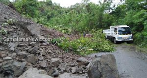 Akibat Hujan Deras, Longsor Tutupi Badan Jalan di Oba Utara