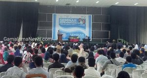 Rocky Gerung Mengaku Tidak Bisa Menolak Ketika di Undang Datang ke Ternate